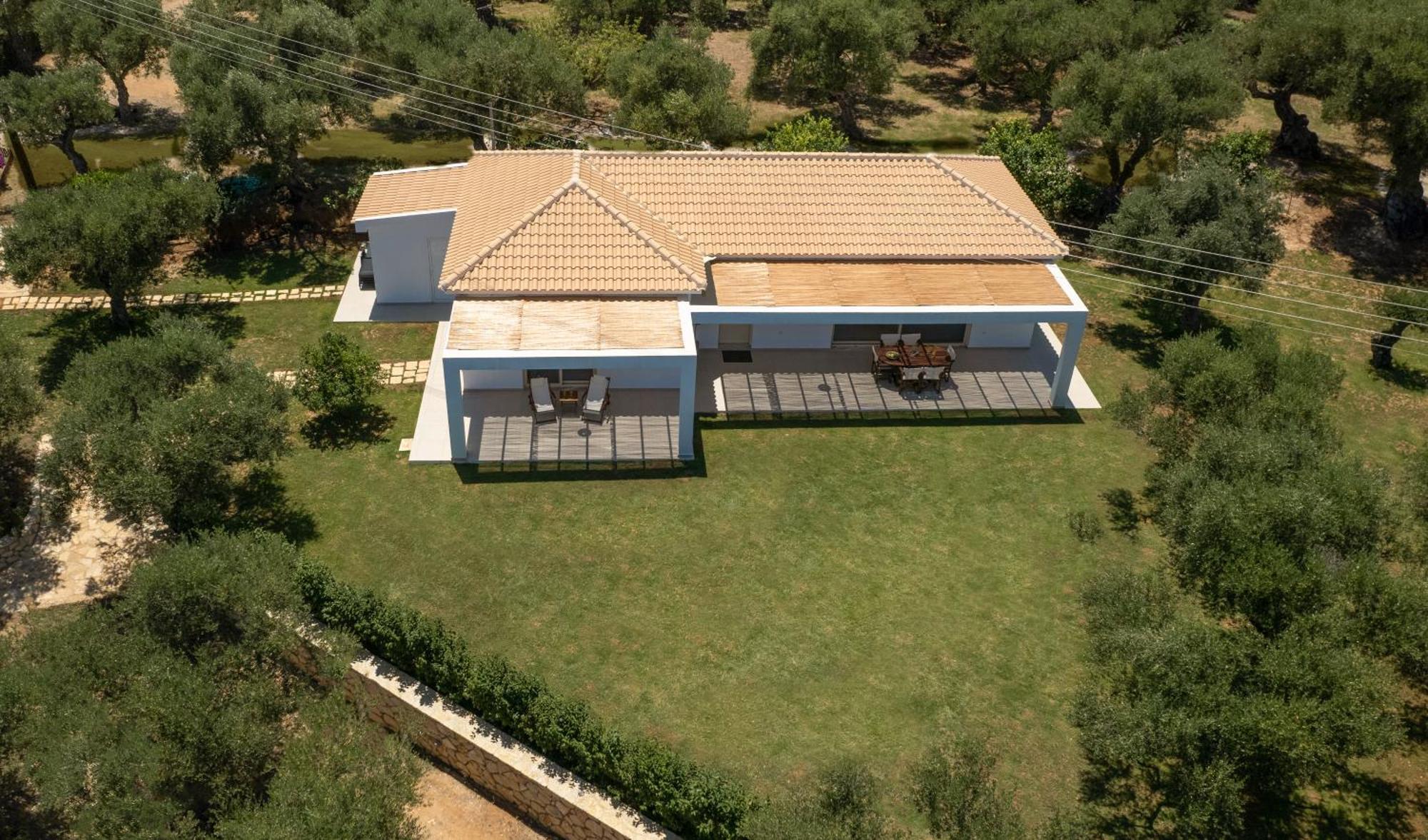 Villa Mavra *